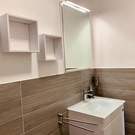 Marilyn Arpa דירה *